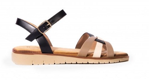 Woman Flat Black Sandals - Criss-Cross Sandals