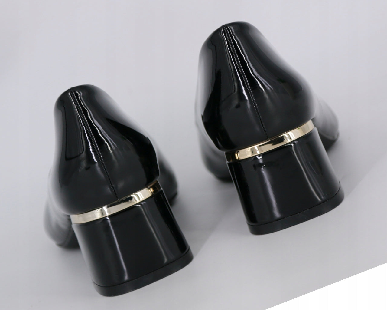 Black high-heeled shoes with gold bands
