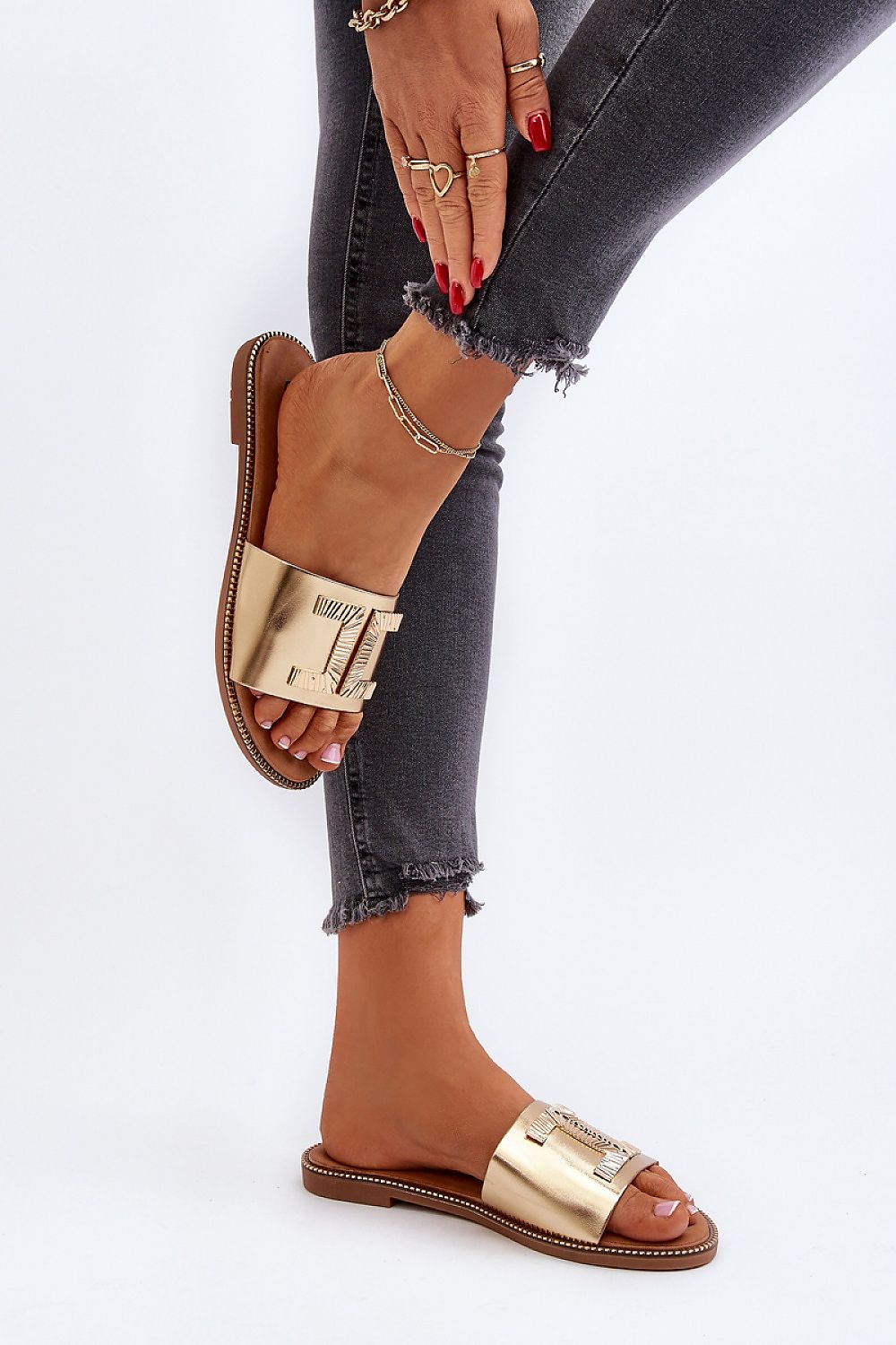 Woman Gold Flat Sandals with Chic Gold Decoration