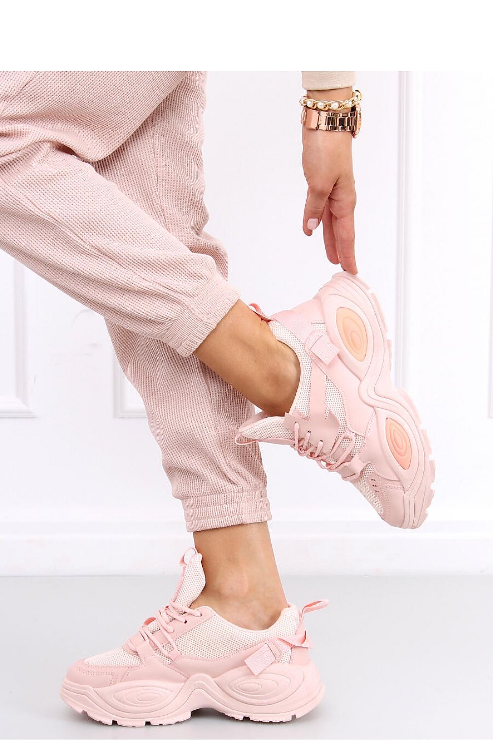 Women's pink trainers lace-up sports shoes